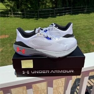 NEW Never Worn In Box UA HOVR Machina 3 in White/Black M9.5/W8